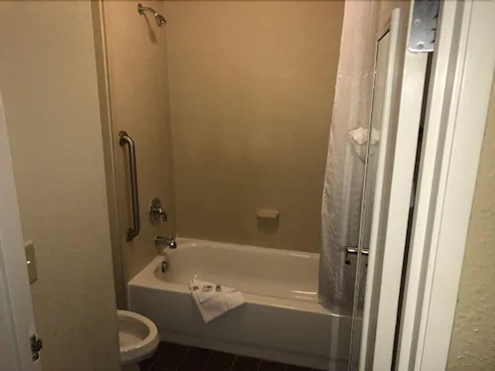 Quality Inn & Suites Ann Arbor Hwy 23 Eksteriør billede