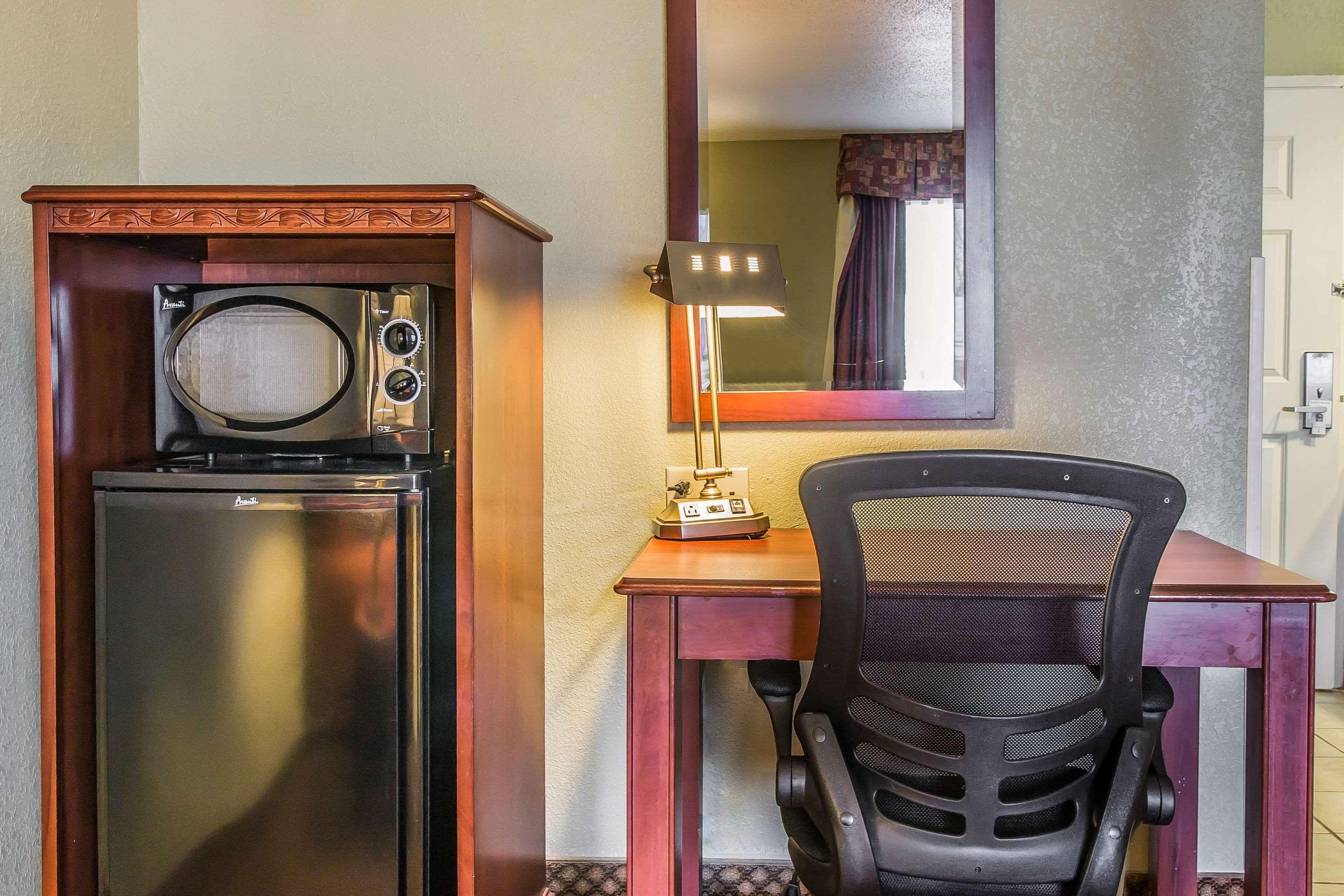 Quality Inn & Suites Ann Arbor Hwy 23 Eksteriør billede