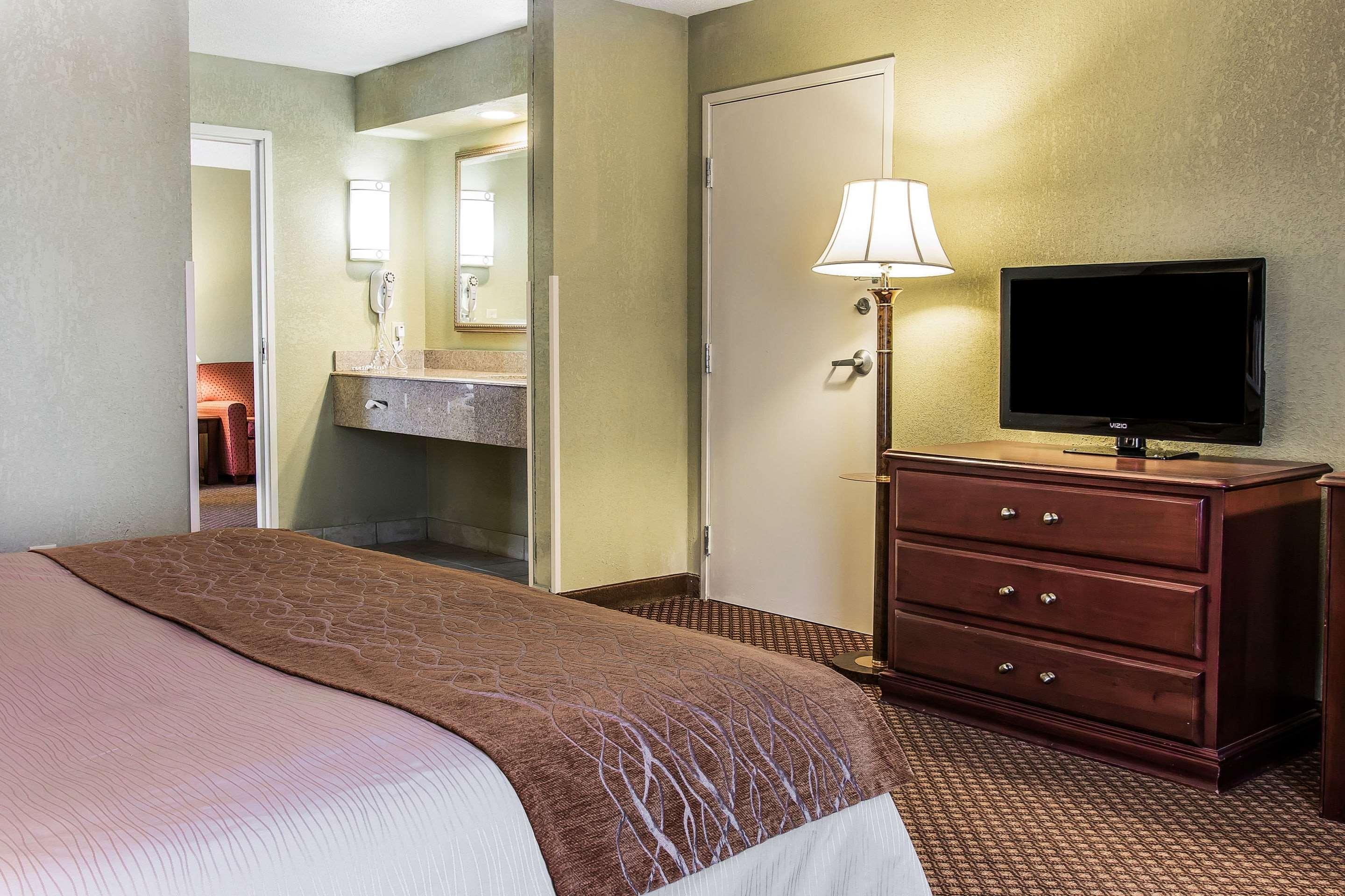 Quality Inn & Suites Ann Arbor Hwy 23 Eksteriør billede