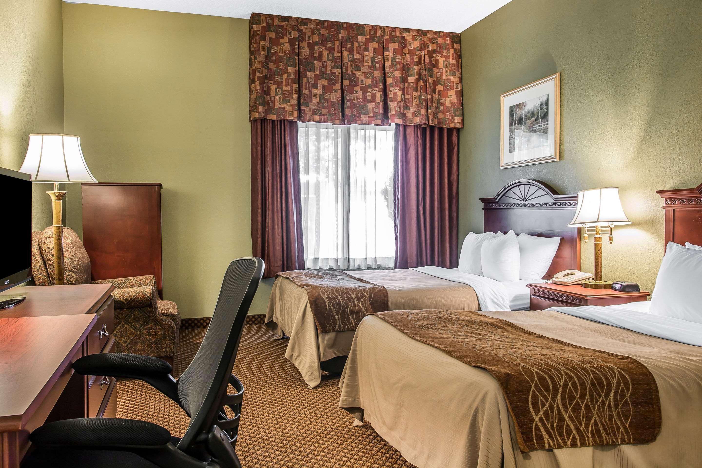 Quality Inn & Suites Ann Arbor Hwy 23 Eksteriør billede