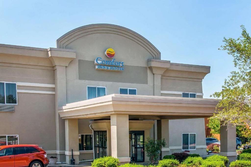 Quality Inn & Suites Ann Arbor Hwy 23 Eksteriør billede