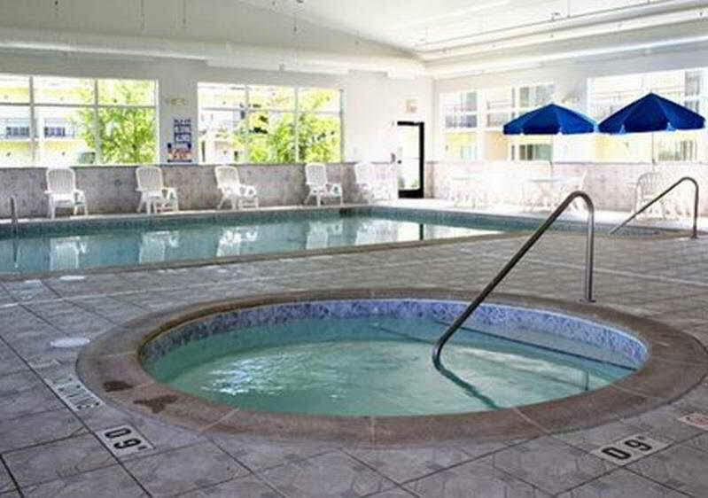 Quality Inn & Suites Ann Arbor Hwy 23 Eksteriør billede